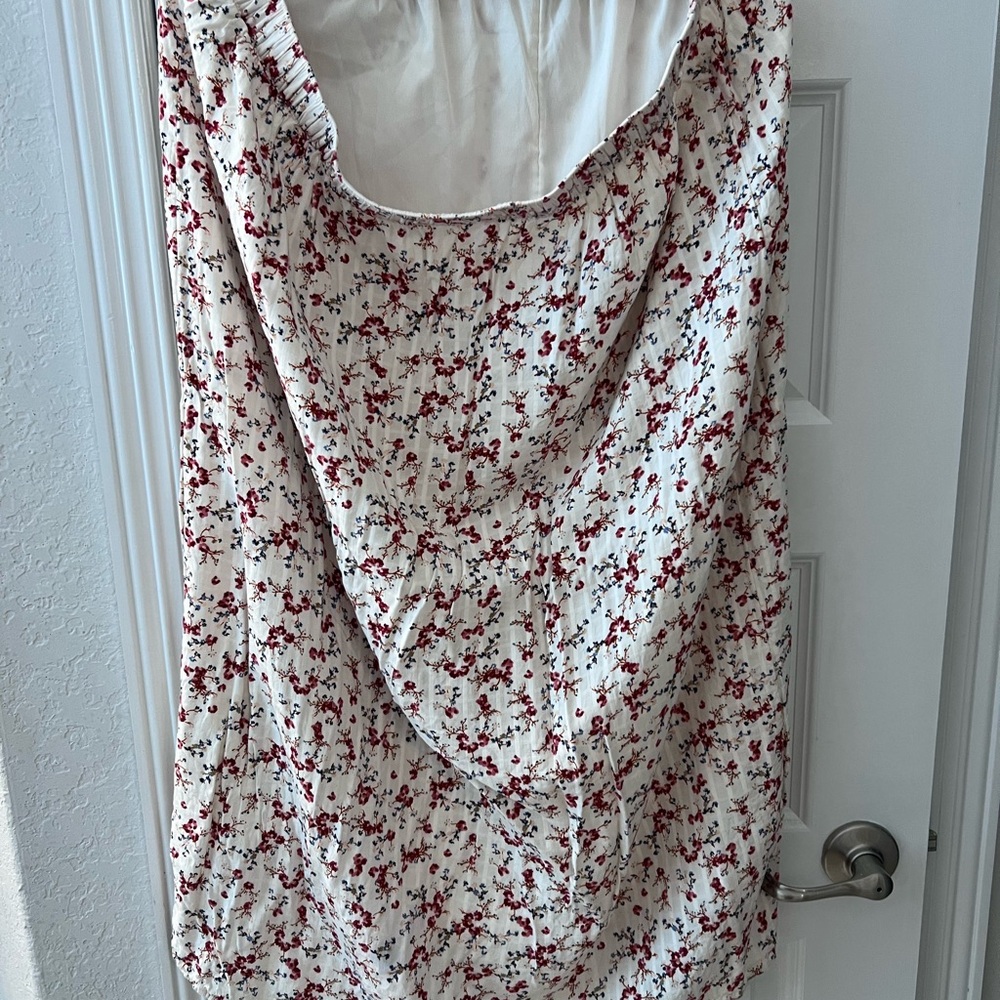 Old Navy White and Red Floral A-Line Skirt